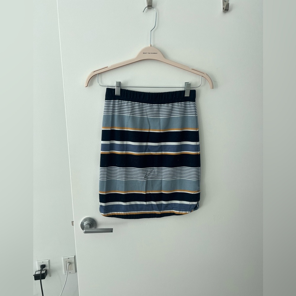Max studio mini skirt. Very form fitting and forgiving.